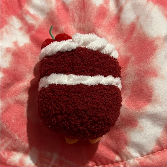 Cute velvet cake jellycat plush keychain - Picture 2 of 4
